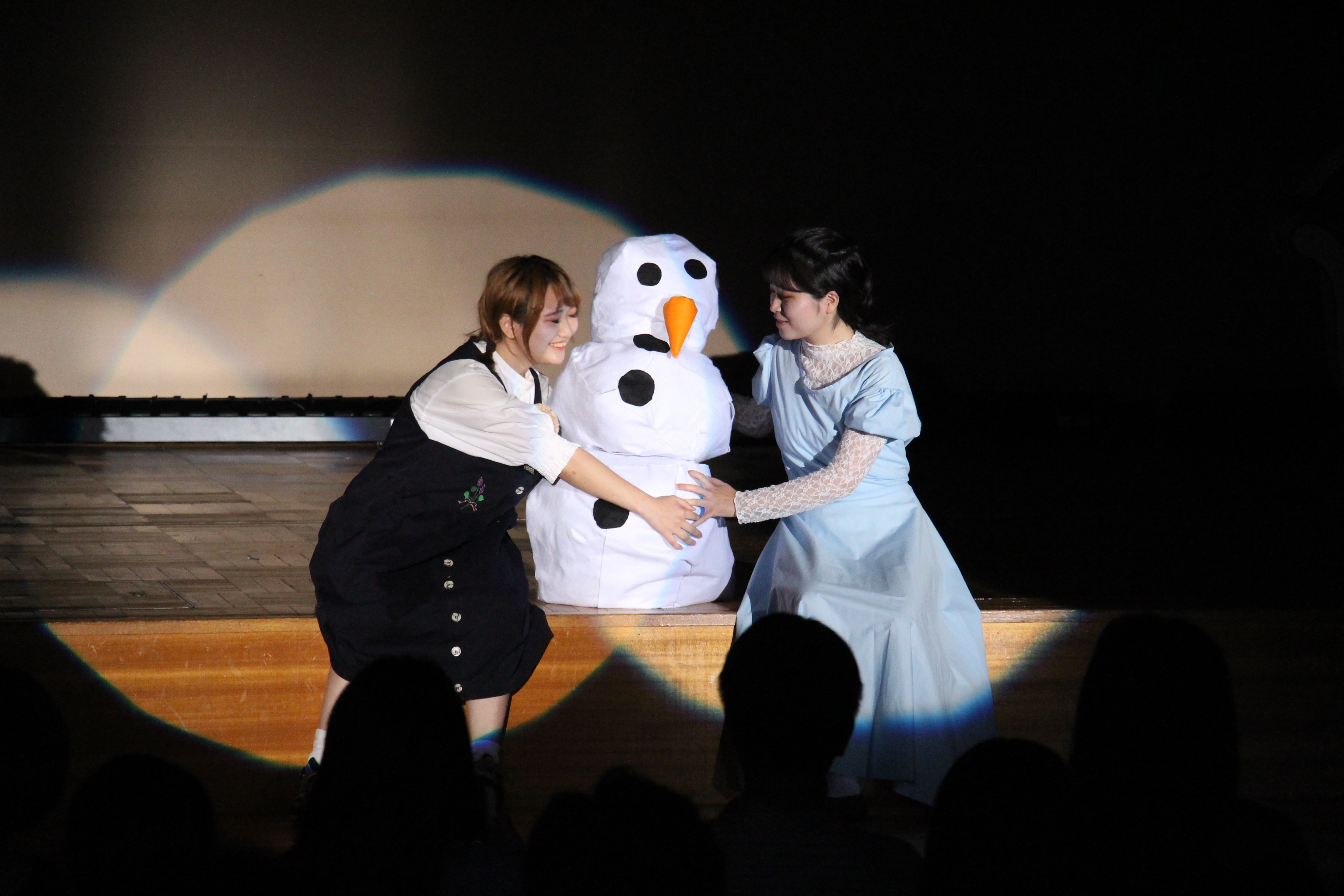雪と氷の世界に入り込む 圧巻の大音ミュージカル 武庫川女子大学 学生広報スタッフブログ Muko Log